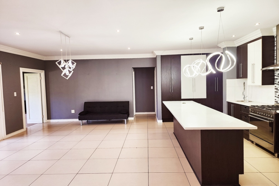7 Bedroom Property for Sale in Raslouw Gauteng