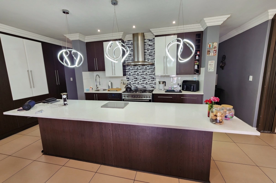 7 Bedroom Property for Sale in Raslouw Gauteng
