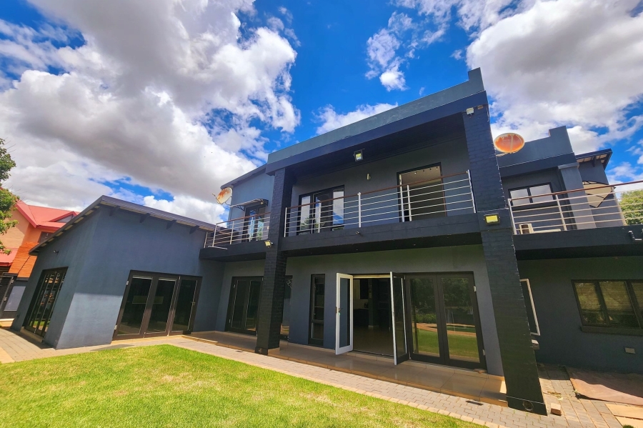 7 Bedroom Property for Sale in Raslouw Gauteng