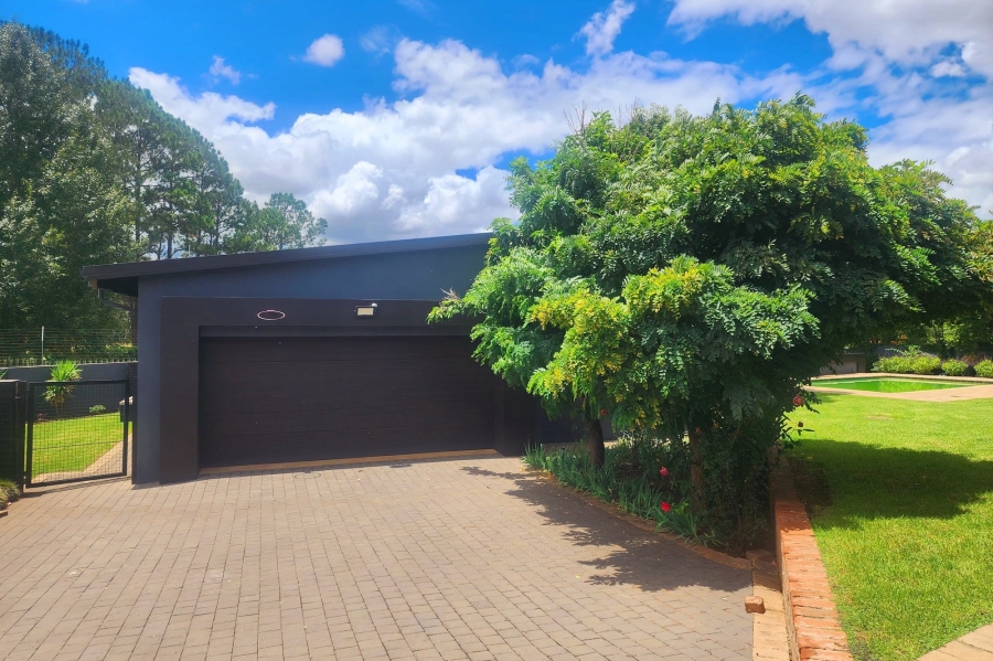 7 Bedroom Property for Sale in Raslouw Gauteng