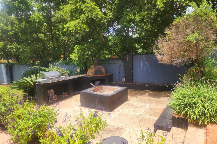 7 Bedroom Property for Sale in Raslouw Gauteng