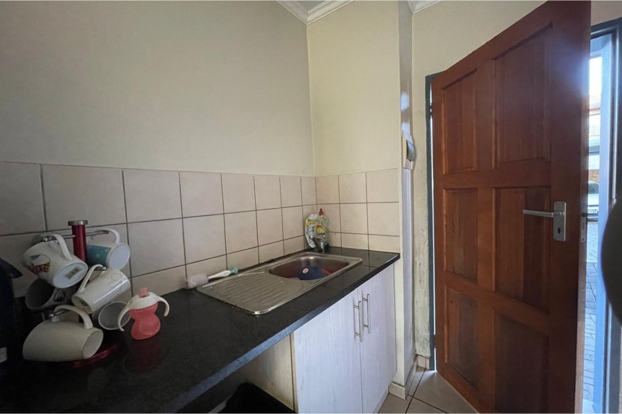 1 Bedroom Property for Sale in Noordwyk Gauteng