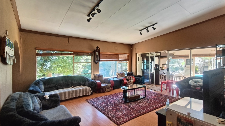 To Let 4 Bedroom Property for Rent in Brackendowns Gauteng