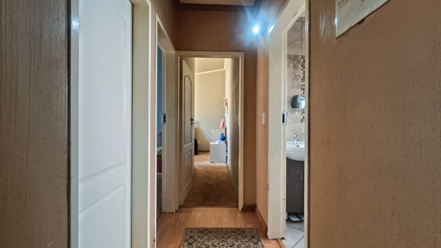 To Let 4 Bedroom Property for Rent in Brackendowns Gauteng