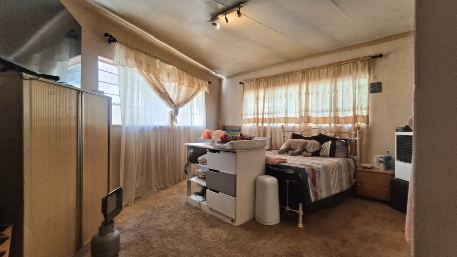 To Let 4 Bedroom Property for Rent in Brackendowns Gauteng