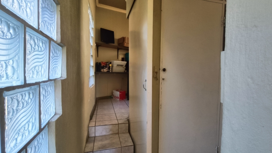 To Let 4 Bedroom Property for Rent in Brackendowns Gauteng