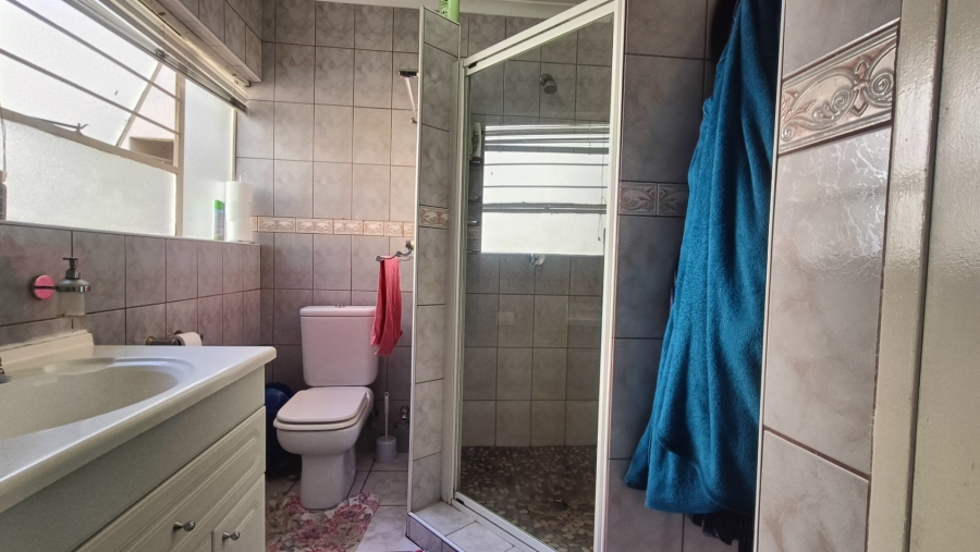 To Let 4 Bedroom Property for Rent in Brackendowns Gauteng