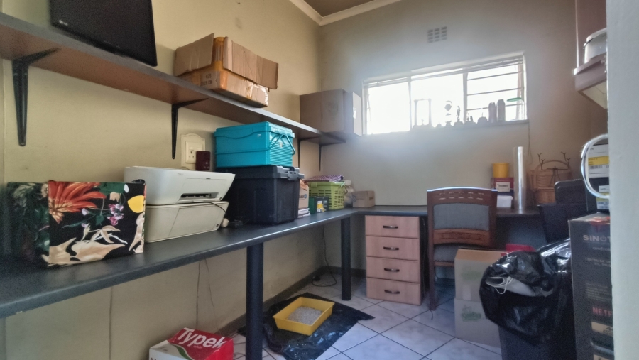 To Let 4 Bedroom Property for Rent in Brackendowns Gauteng