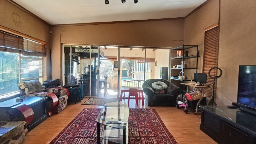 To Let 4 Bedroom Property for Rent in Brackendowns Gauteng