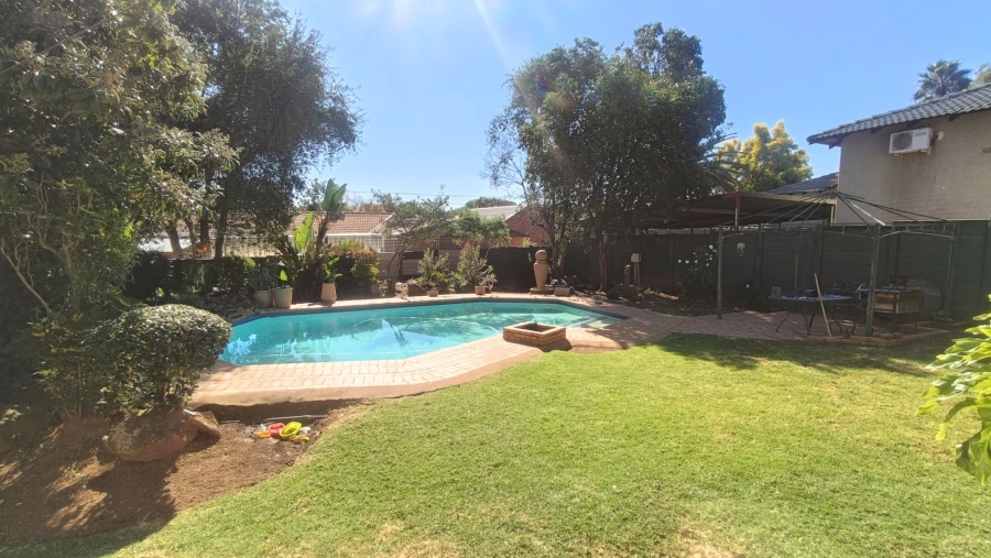 To Let 4 Bedroom Property for Rent in Brackendowns Gauteng