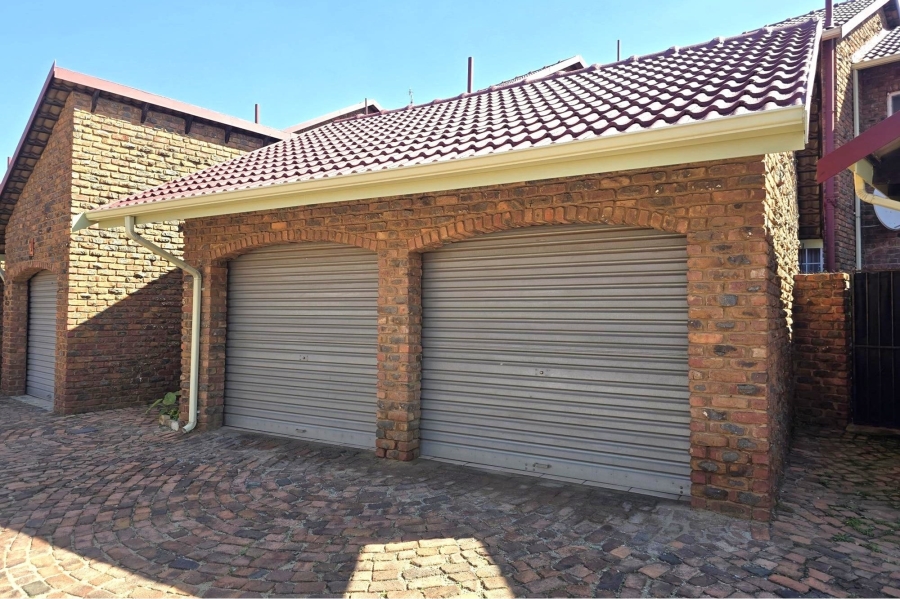 2 Bedroom Property for Sale in Edleen Gauteng