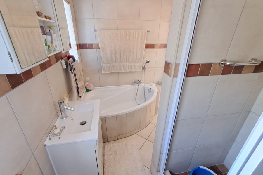 3 Bedroom Property for Sale in Doringkloof Gauteng