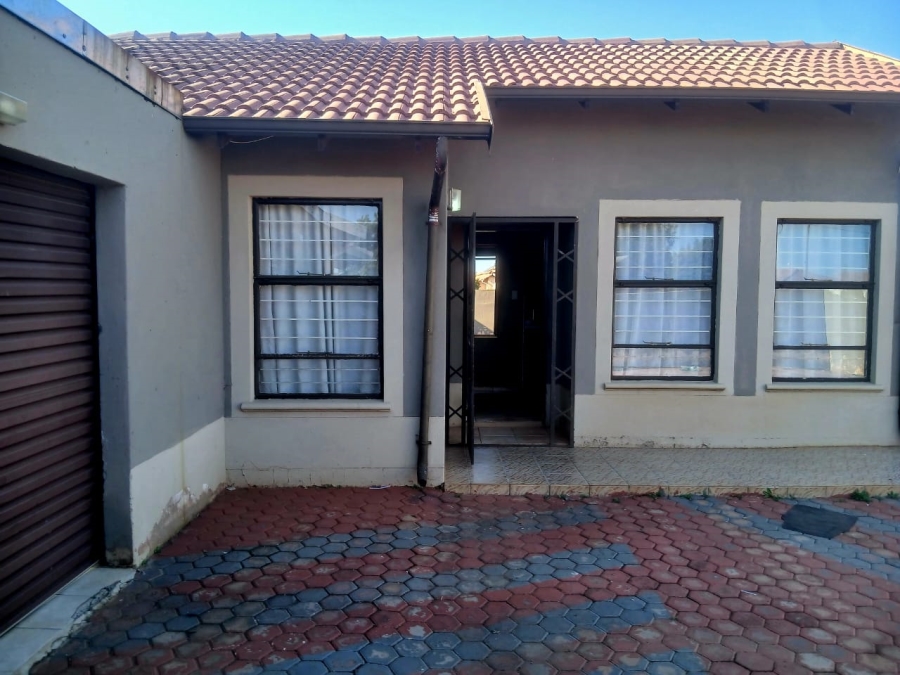 2 Bedroom Property for Sale in Aureus Gauteng