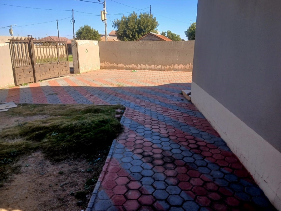 2 Bedroom Property for Sale in Aureus Gauteng