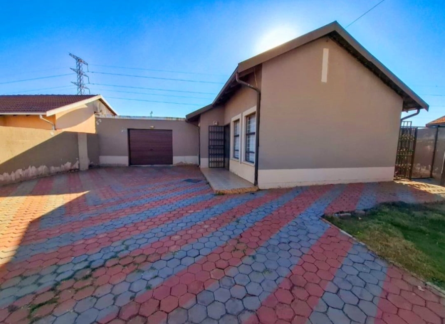 2 Bedroom Property for Sale in Aureus Gauteng
