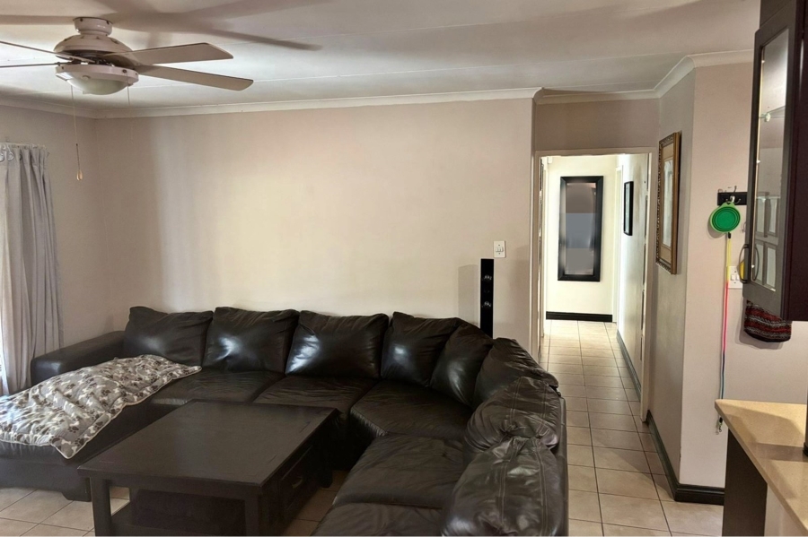 2 Bedroom Property for Sale in Hennopspark Gauteng