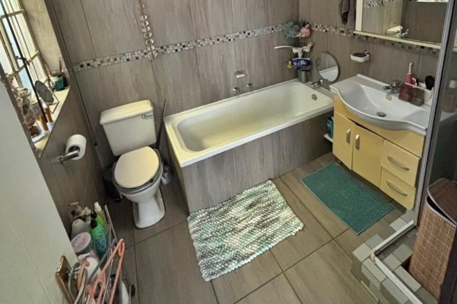 2 Bedroom Property for Sale in Hennopspark Gauteng