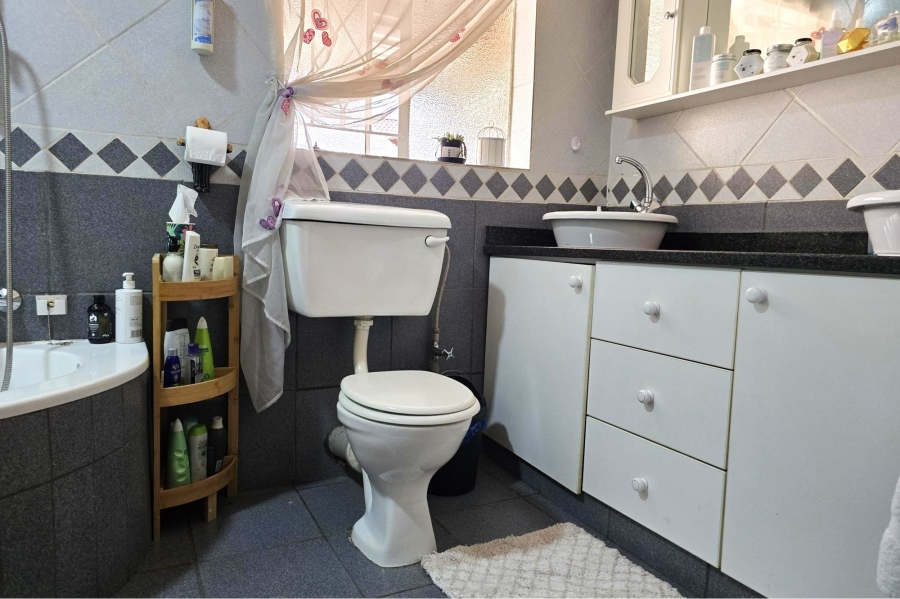 4 Bedroom Property for Sale in Edleen Gauteng