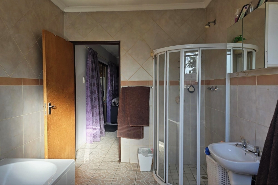 4 Bedroom Property for Sale in Edleen Gauteng