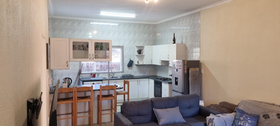 To Let 2 Bedroom Property for Rent in Bromhof Gauteng