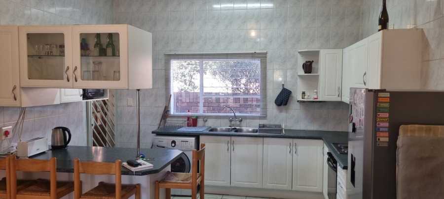 To Let 2 Bedroom Property for Rent in Bromhof Gauteng