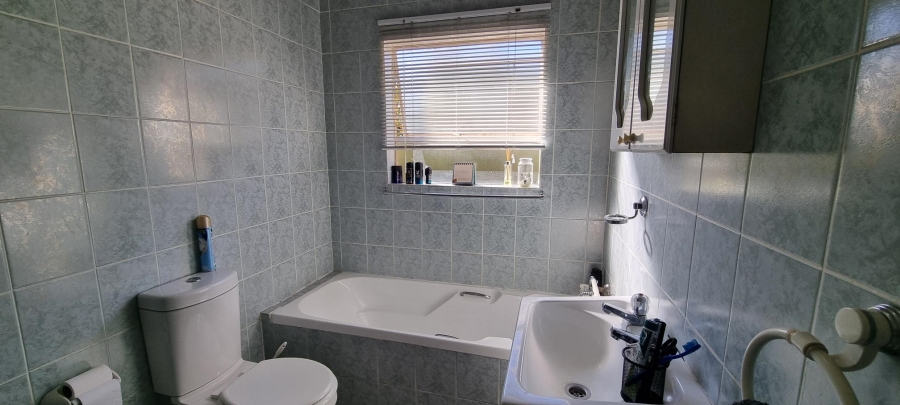To Let 2 Bedroom Property for Rent in Bromhof Gauteng