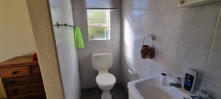 To Let 2 Bedroom Property for Rent in Bromhof Gauteng