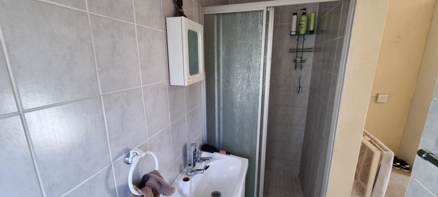 To Let 2 Bedroom Property for Rent in Bromhof Gauteng
