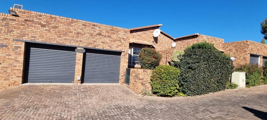 To Let 2 Bedroom Property for Rent in Bromhof Gauteng