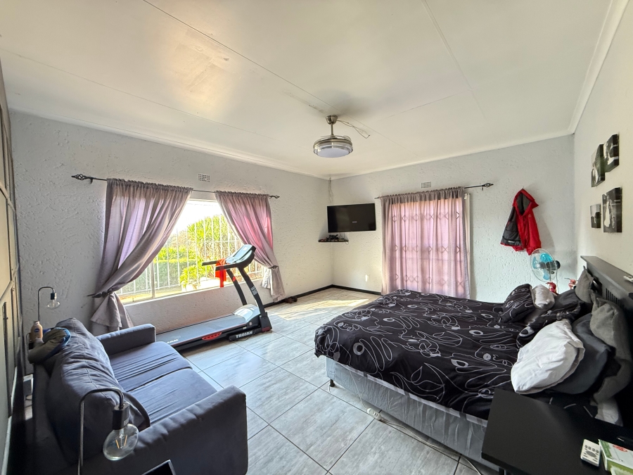 13 Bedroom Property for Sale in Golf View Gauteng