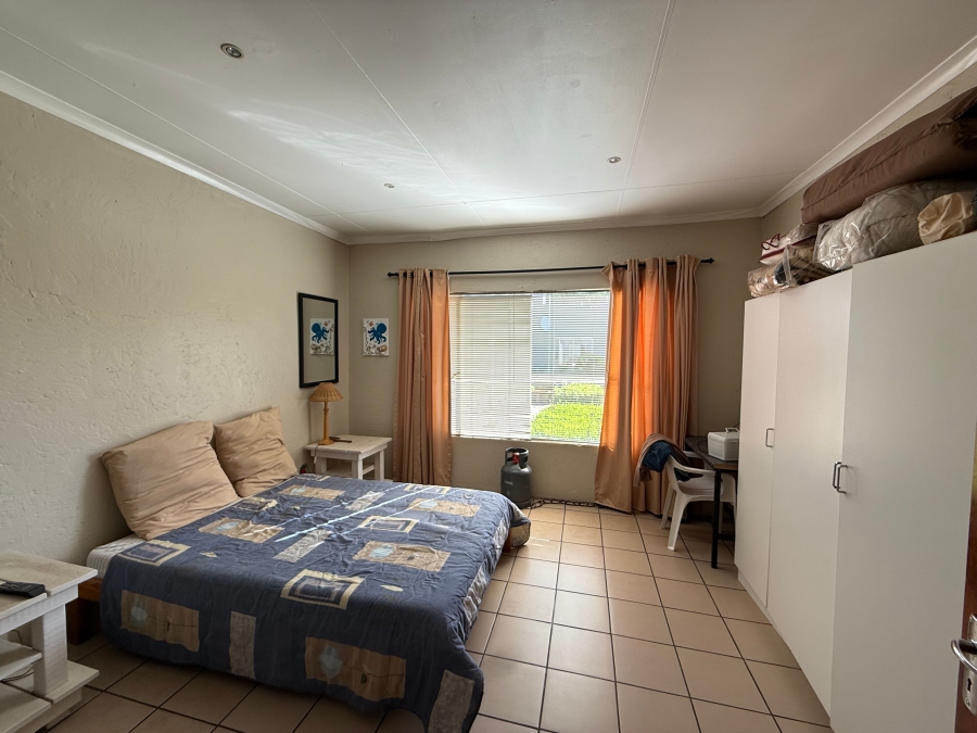 13 Bedroom Property for Sale in Golf View Gauteng