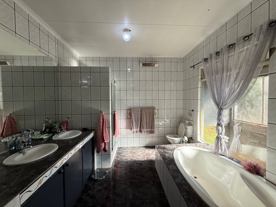 13 Bedroom Property for Sale in Golf View Gauteng