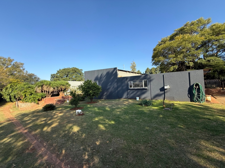 13 Bedroom Property for Sale in Golf View Gauteng