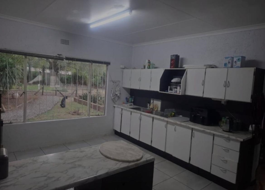 13 Bedroom Property for Sale in Golf View Gauteng