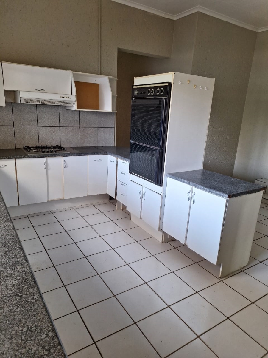 13 Bedroom Property for Sale in Golf View Gauteng