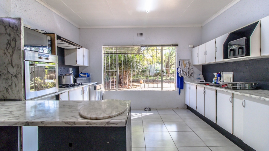 13 Bedroom Property for Sale in Golf View Gauteng