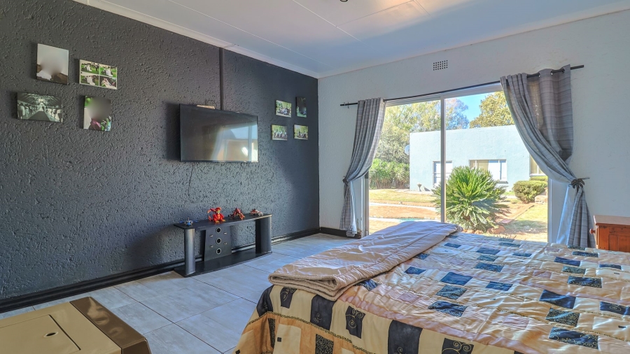 13 Bedroom Property for Sale in Golf View Gauteng