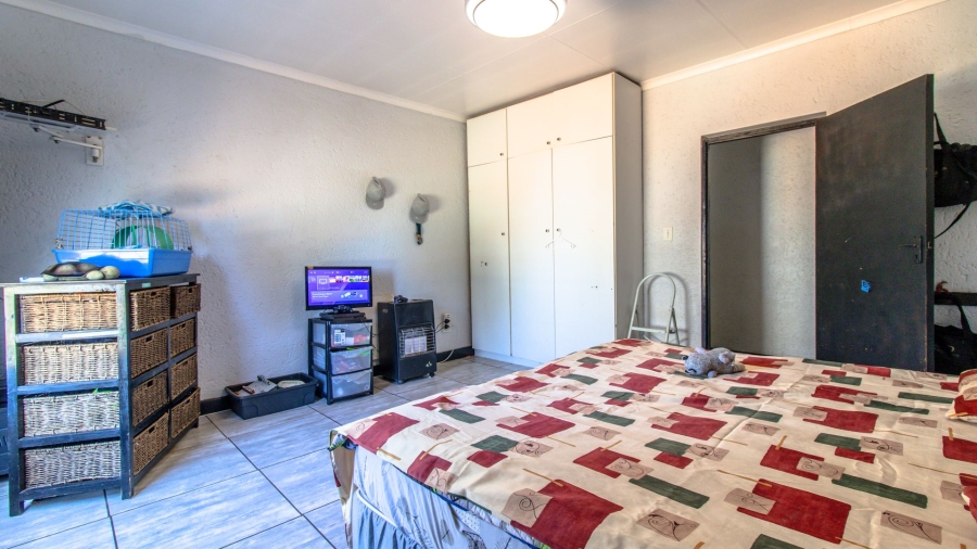 13 Bedroom Property for Sale in Golf View Gauteng
