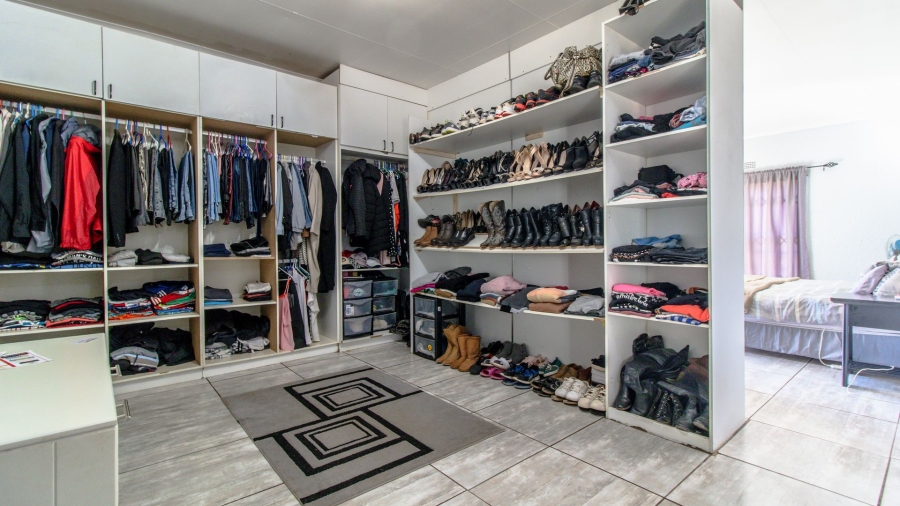 13 Bedroom Property for Sale in Golf View Gauteng