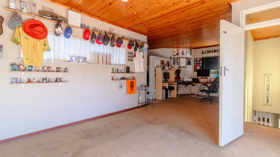 13 Bedroom Property for Sale in Golf View Gauteng
