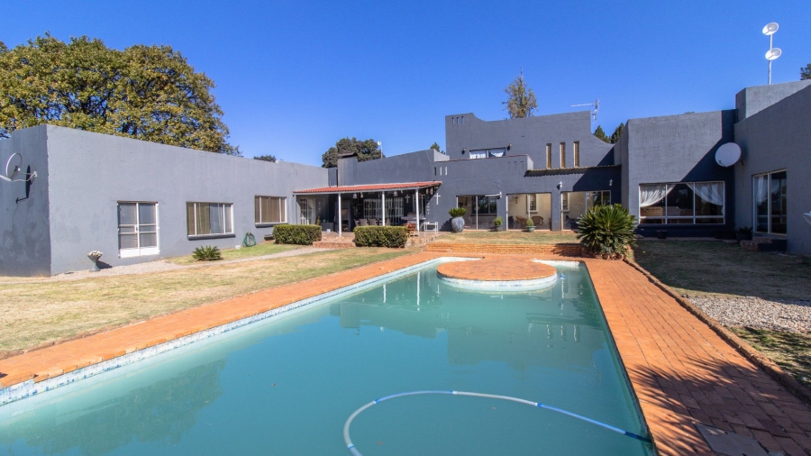 13 Bedroom Property for Sale in Golf View Gauteng