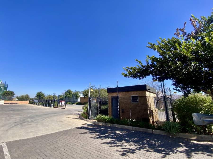 To Let commercial Property for Rent in Randjespark Gauteng