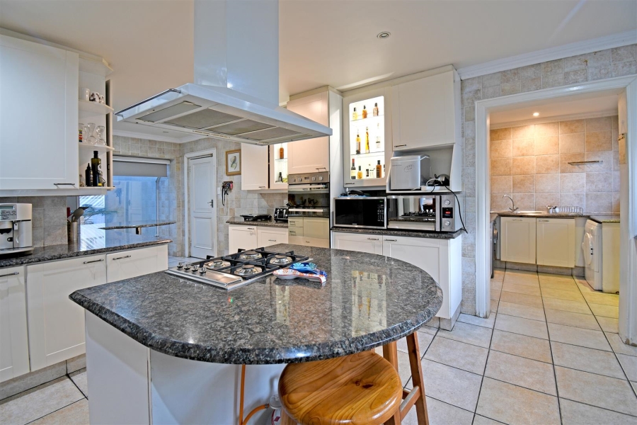 5 Bedroom Property for Sale in Bryanston Gauteng