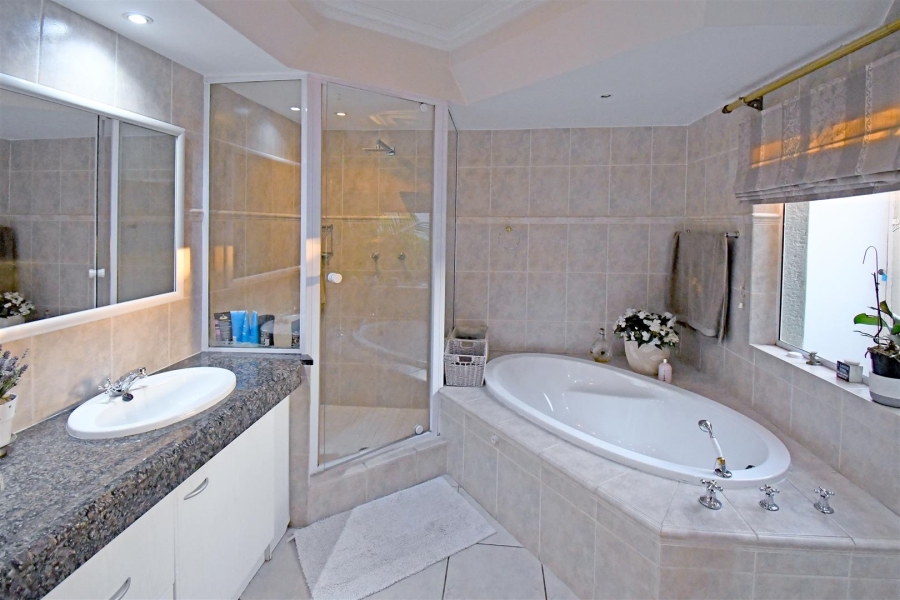 5 Bedroom Property for Sale in Bryanston Gauteng