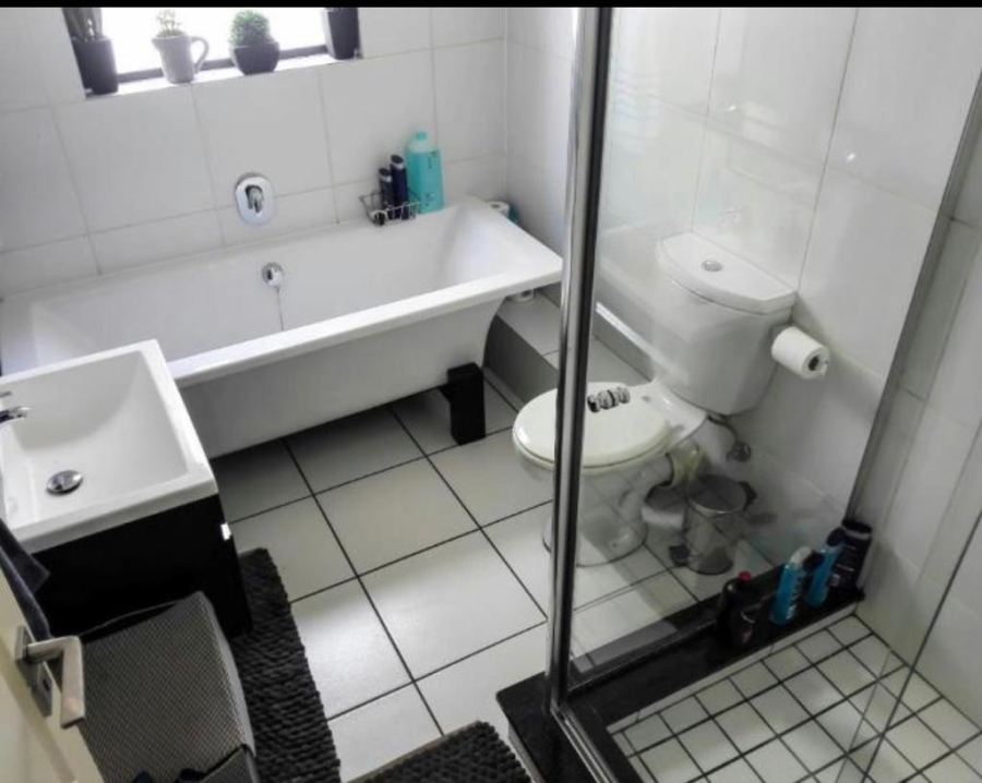 To Let 1 Bedroom Property for Rent in Greenstone Hill Gauteng