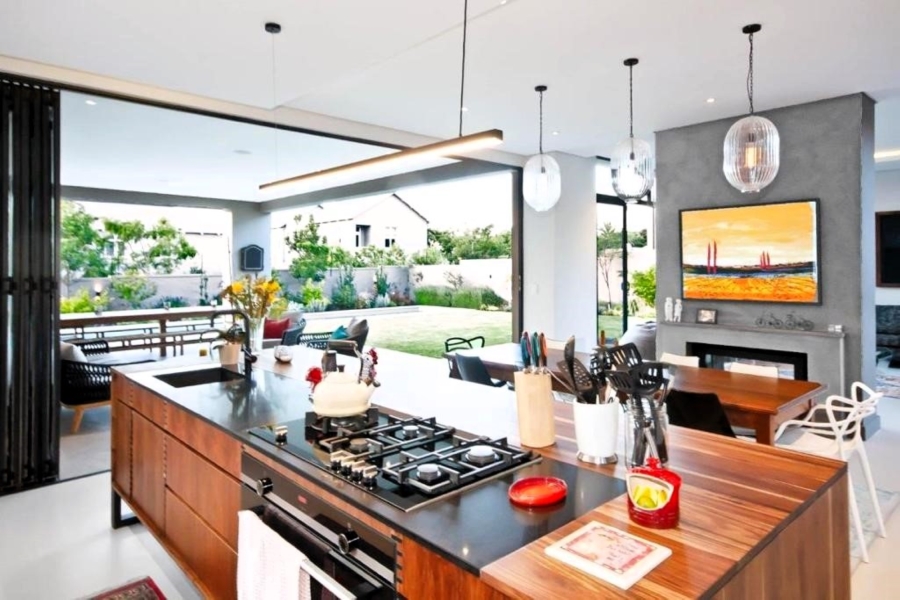 4 Bedroom Property for Sale in Hurlingham Gauteng