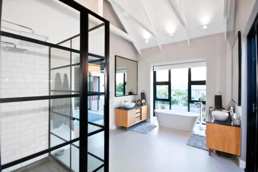 4 Bedroom Property for Sale in Hurlingham Gauteng