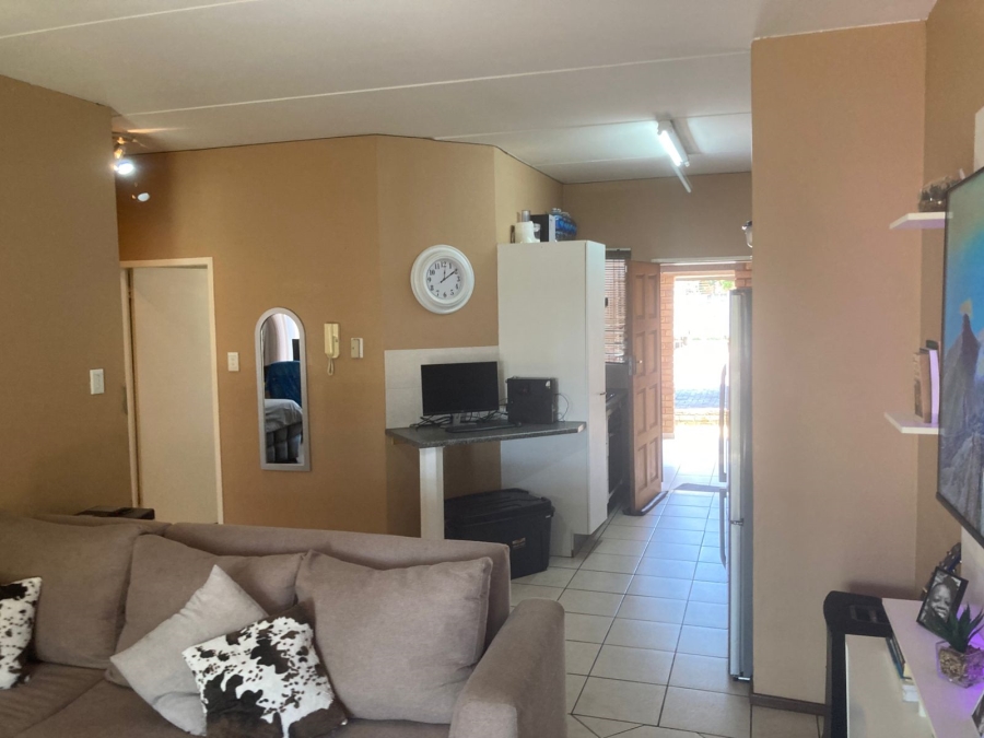 2 Bedroom Property for Sale in Willowbrook Gauteng