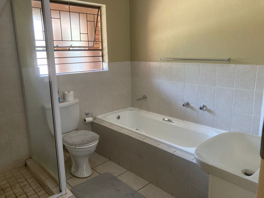 2 Bedroom Property for Sale in Willowbrook Gauteng