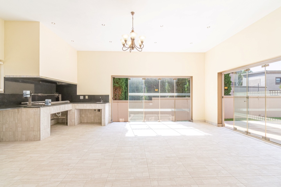 4 Bedroom Property for Sale in Senderwood Gauteng